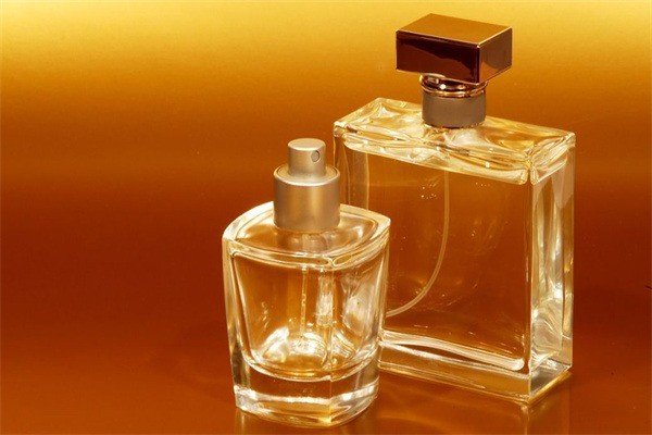 韩资香云化妆品